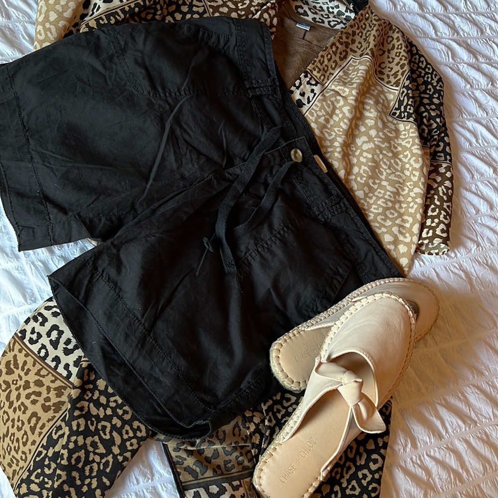 Black Mossimo button fly short.